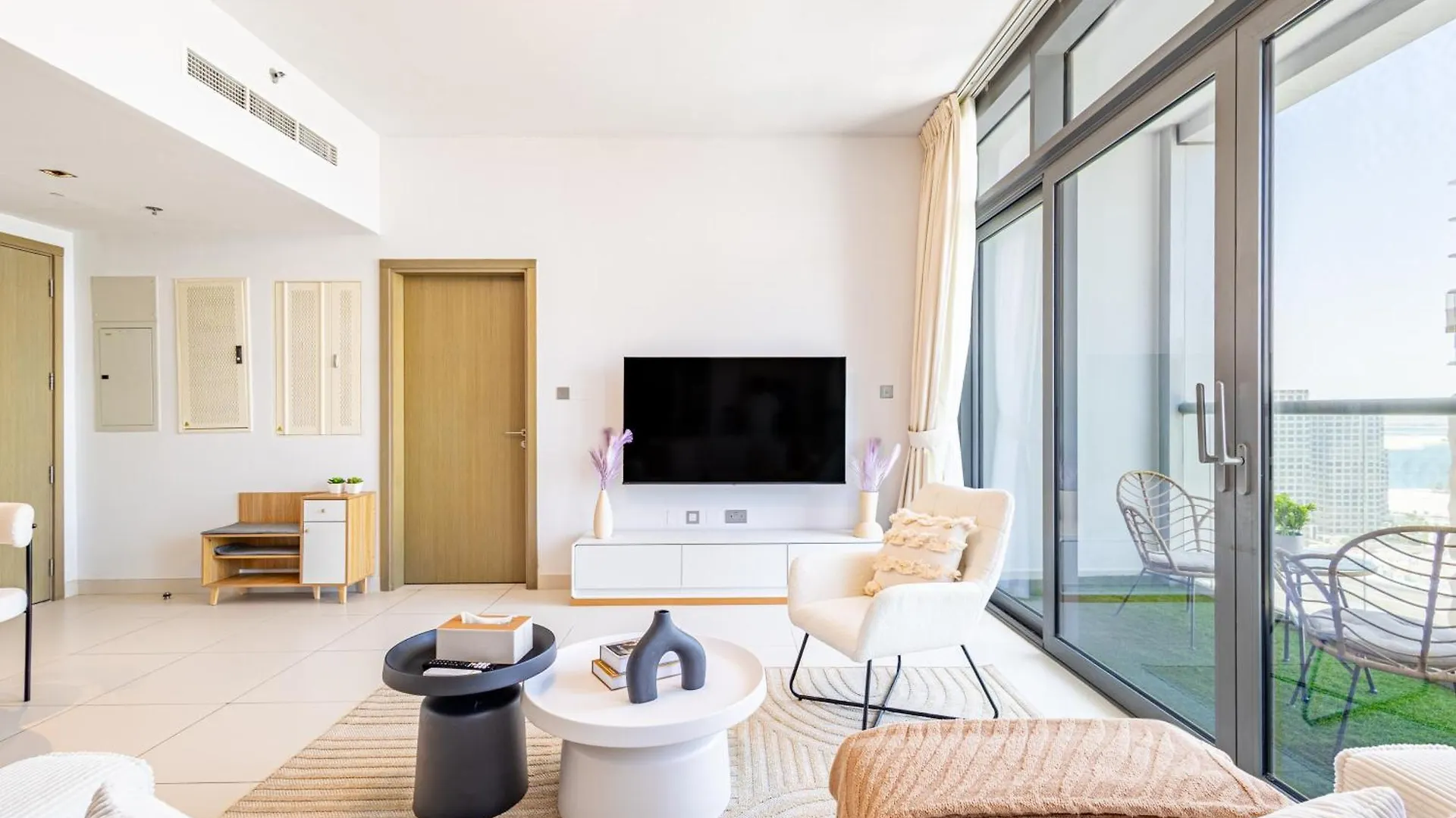 Families & Groups Paradise - 3 Min Walk To Reem Central Park And Beach - 10 People - Big Balcony - High Floor Abu Dhabi 0*,  Forenede Arabiske Emirater