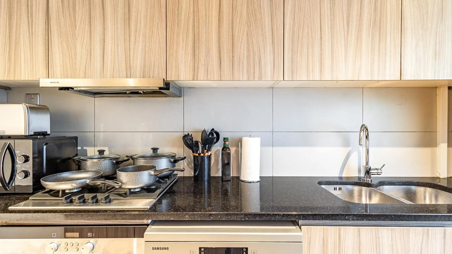 Families & Groups Paradise - 3 Min Walk To Reem Central Park And Beach - 10 People - Big Balcony - High Floor Abu Dhabi