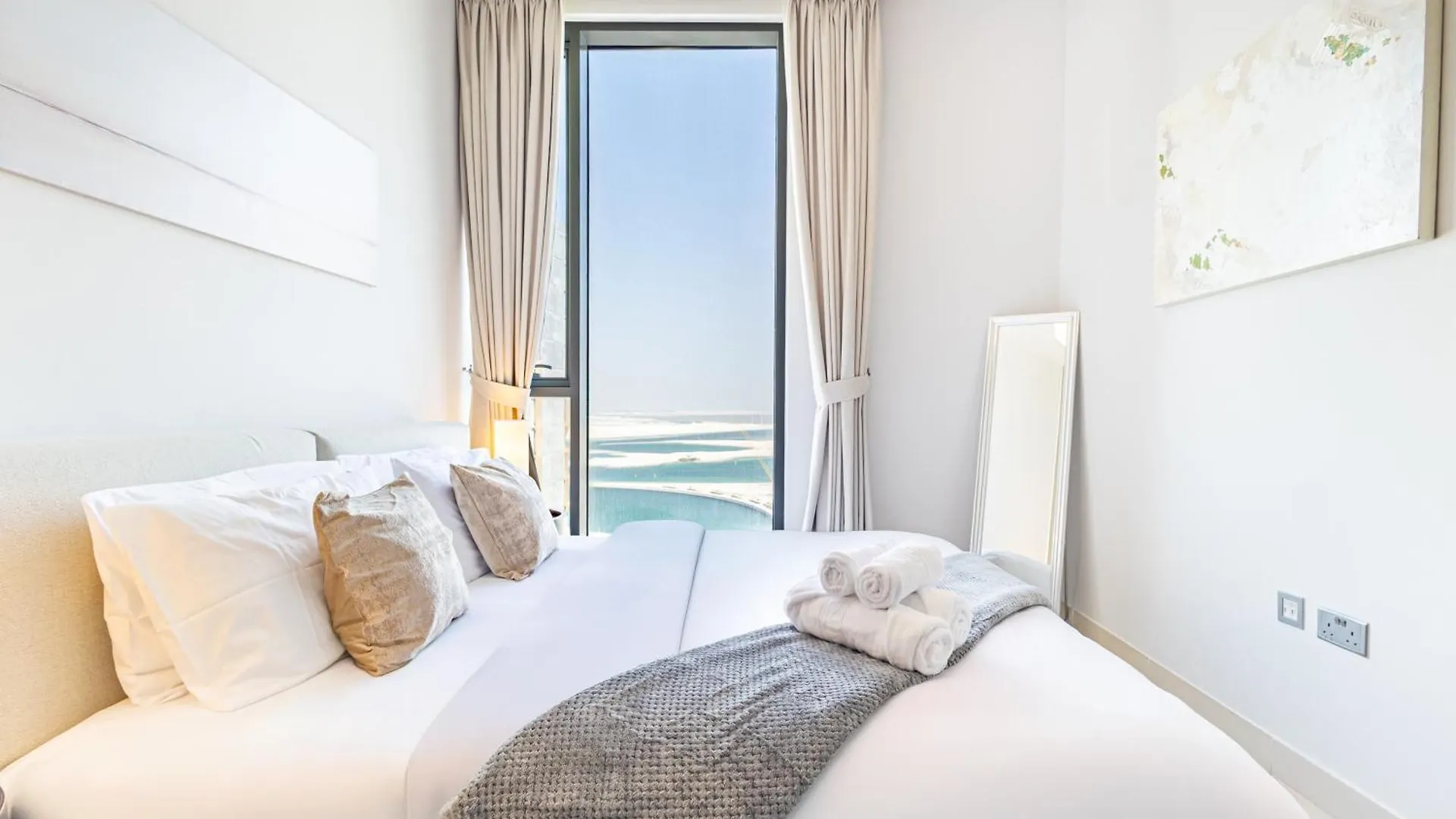 Families & Groups Paradise - 3 Min Walk To Reem Central Park And Beach - 10 People - Big Balcony - High Floor Abu Dhabi 0*,  Forenede Arabiske Emirater